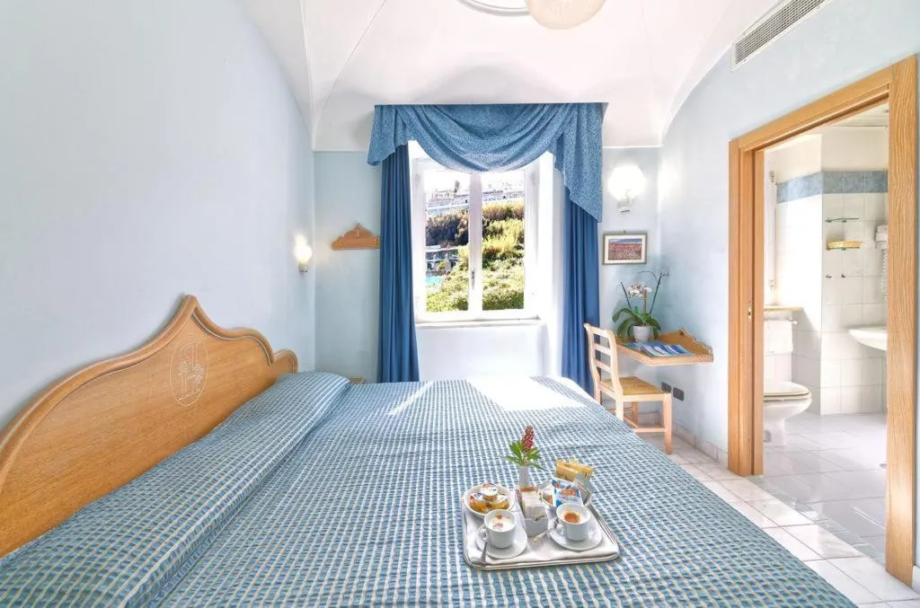 Room, Punta Imperatore, Naples