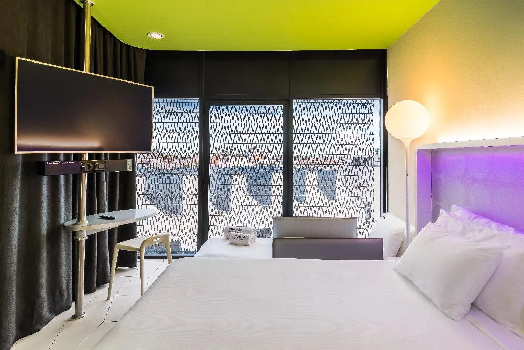 TRIPLE SUPERIOR Room, Barcelo Raval, Barcelona