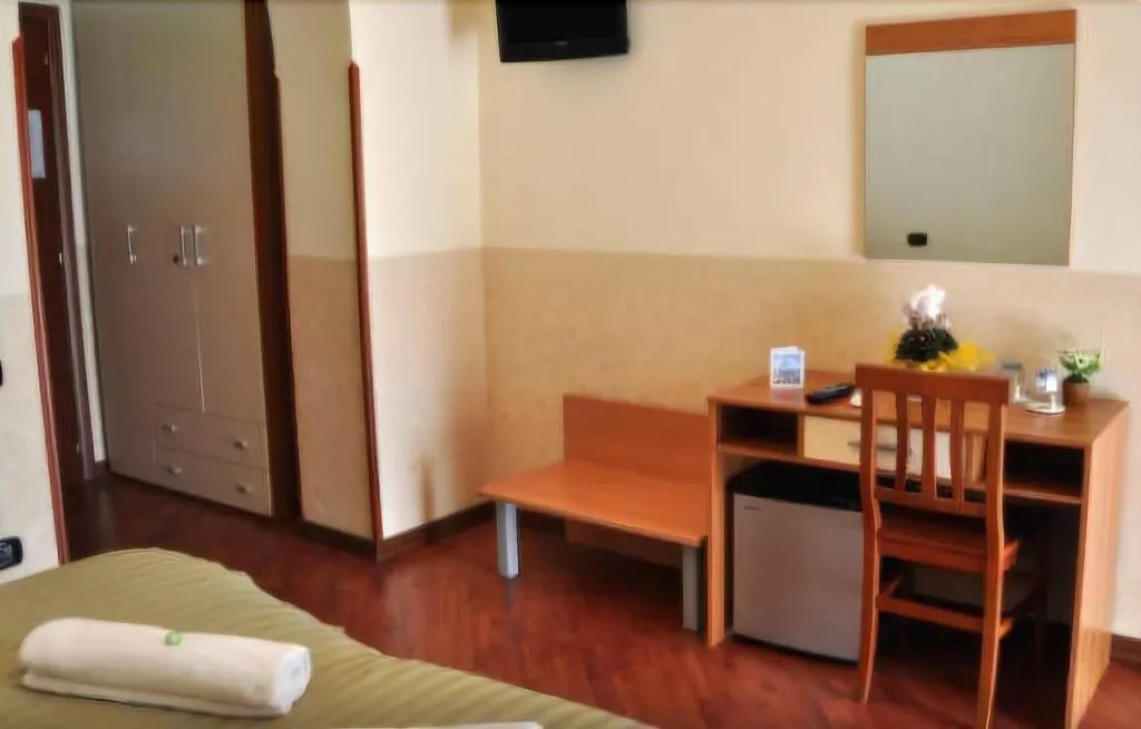 Room, Bed And Breakfast Medea, Naples