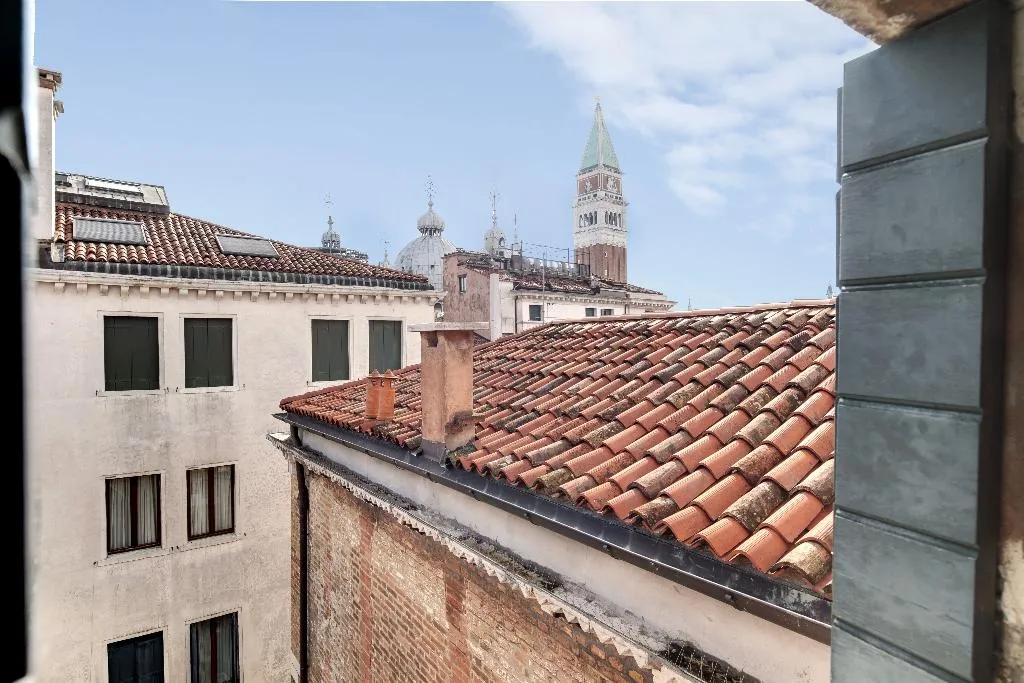 JUNIOR SUITE STANDARD Room, Dona Palace, Venice