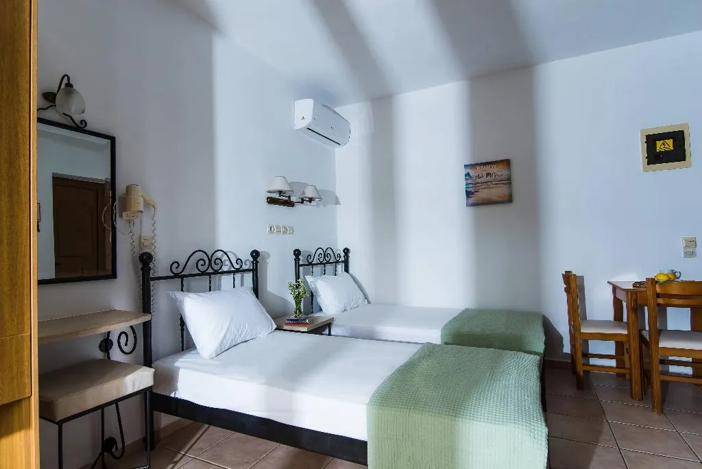 STUDIO CAPACITY 2 Room, Newcastle Studios, Crete
