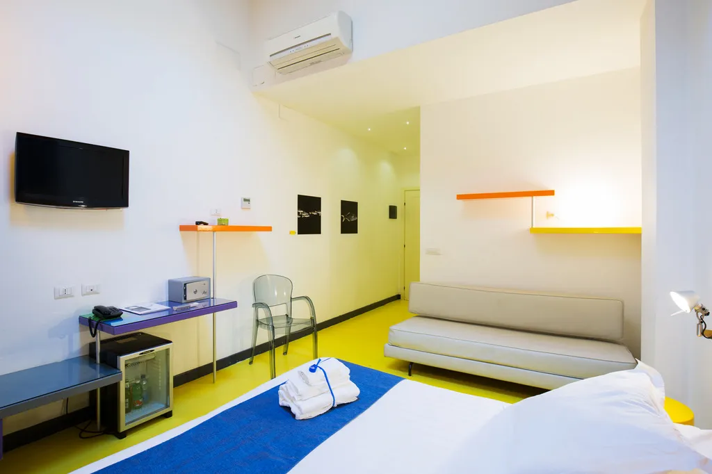 TRIPLE STANDARD Room, Correra 241, Naples