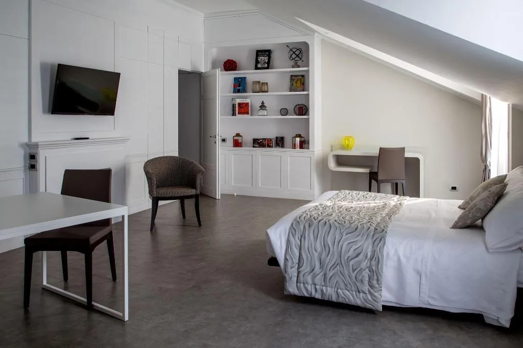 Room, Montenapoleone Suites, Milan