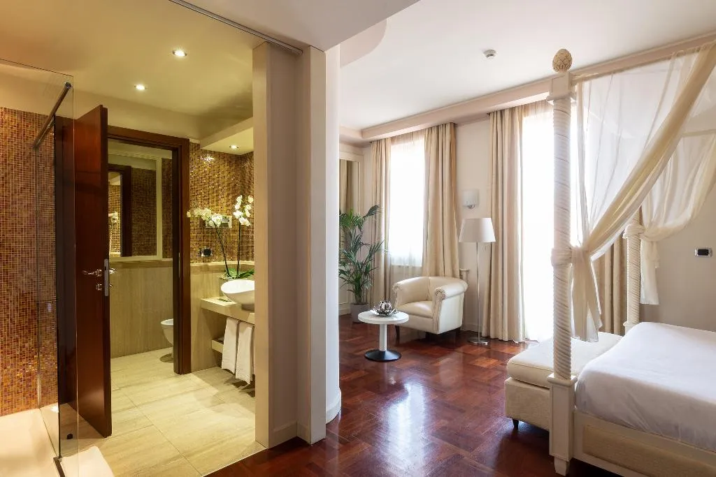 FAMILY ROOM WITH BALCONY Room, Silver, Milan
