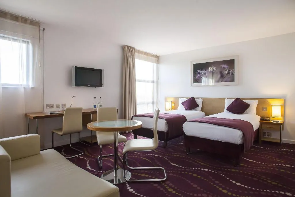 TWIN STANDARD Room, Louis Fitzgerald Hotel, Dublin