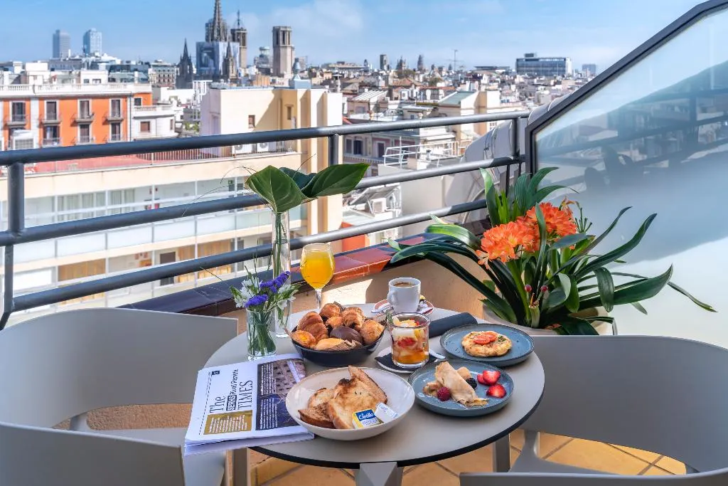 Double or Twin DELUXE WITH BALCONY Room, Serhs Rivoli Rambla, Barcelona