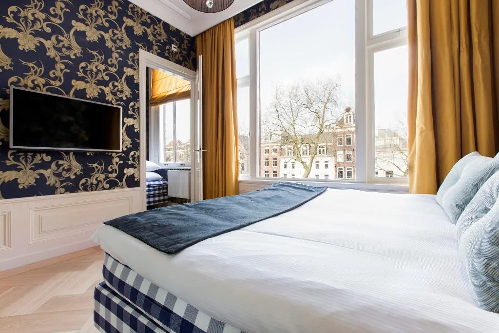 QUADRUPLE DELUXE CANAL VIEW Room, Amsterdam Canal Hotel, Amsterdam