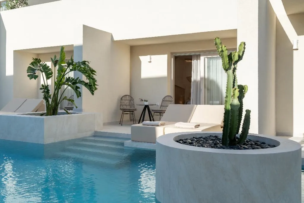 JUNIOR SUITE DELUXE POOL VIEW Room, Heyday Luxury Suites, Santorini
