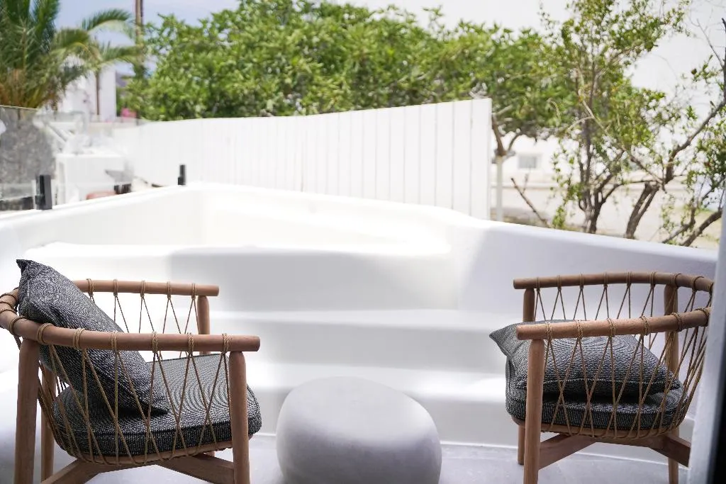DOUBLE DELUXE WITH JACUZZI Room, King'S Suites, Santorini