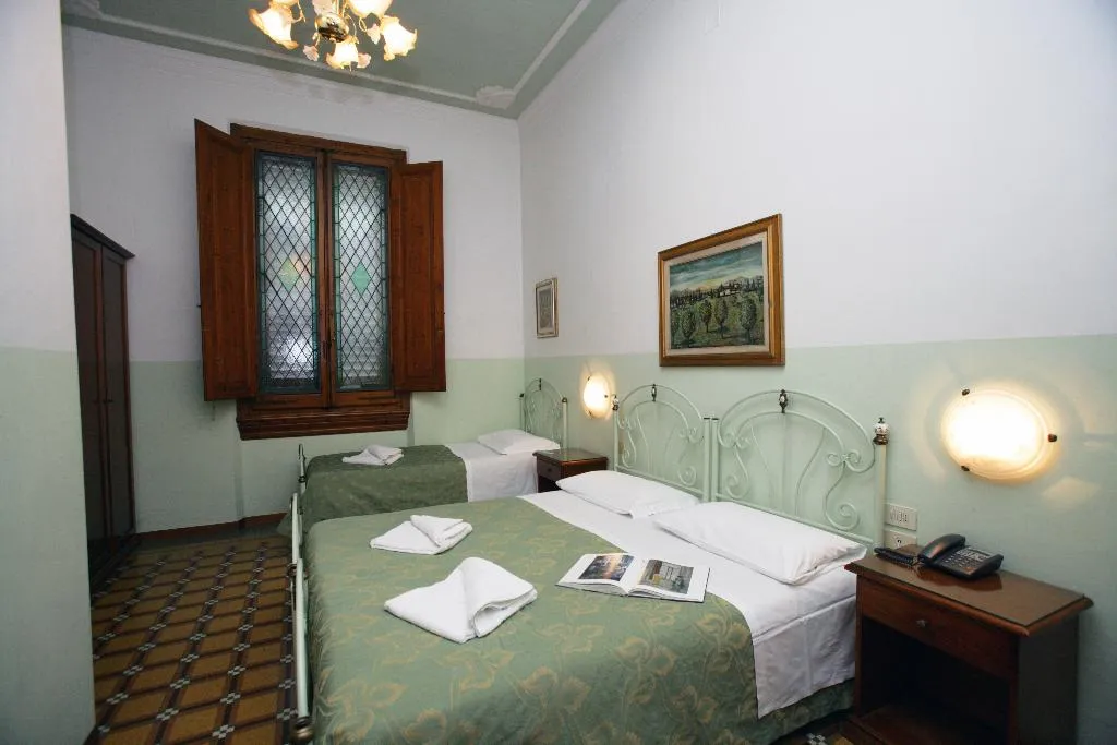 TRIPLE CLASSIC Room, Desiree, Florence