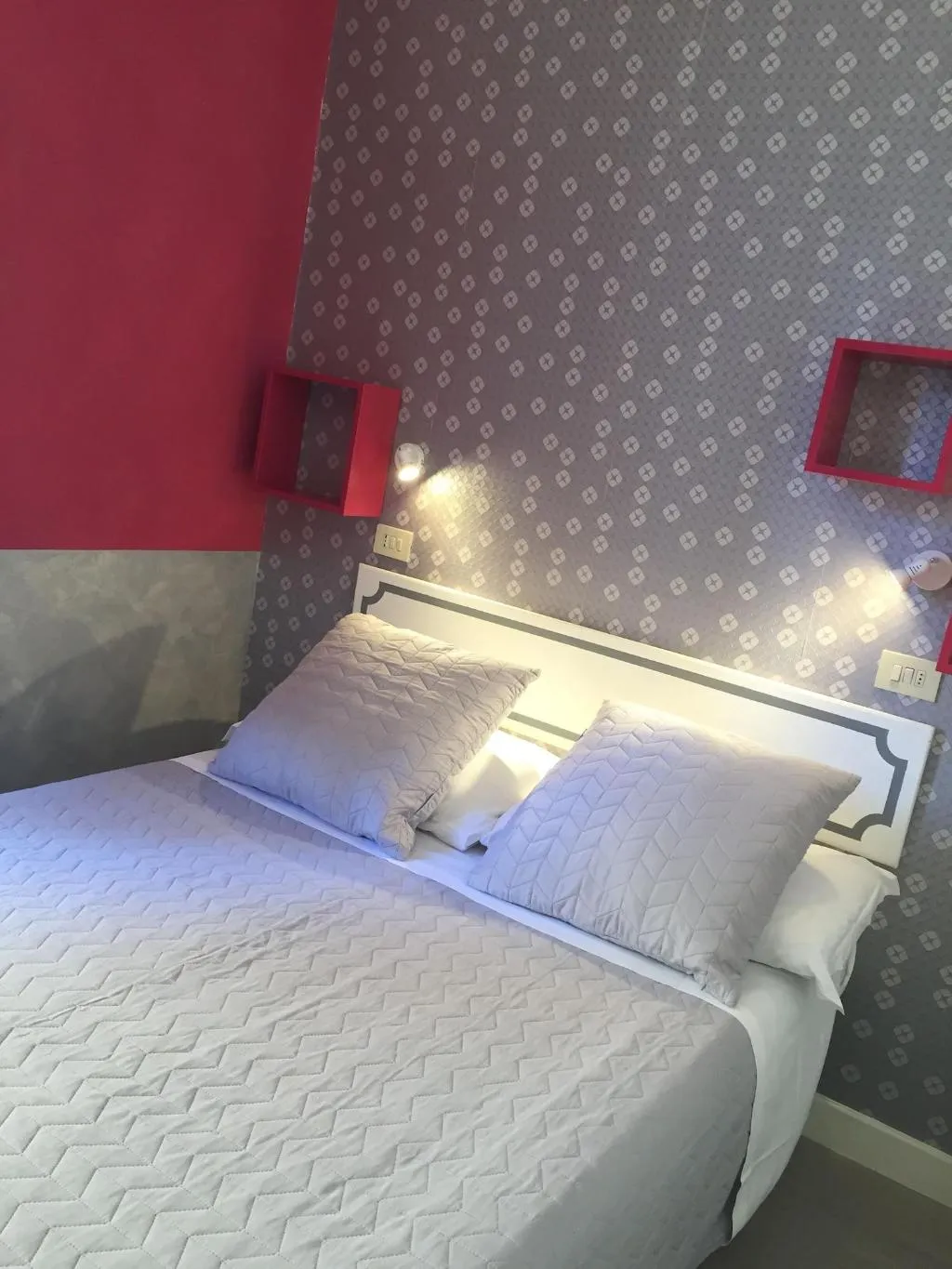 Room, Nella, Florence