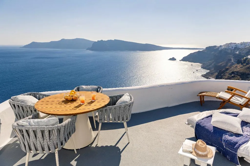 DOUBLE WITH JACUZZI Room, IKIES Santorini, Santorini