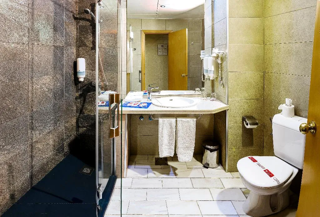 DOUBLE SINGLE USE QUEEN SIZE BED Room, Bellavista Sevilla, Seville