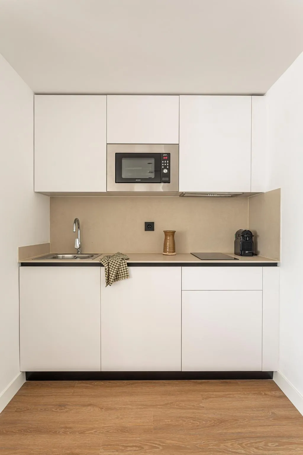 STUDIO CAPACITY 4 Room, B48 Valencia Feria, Valencia