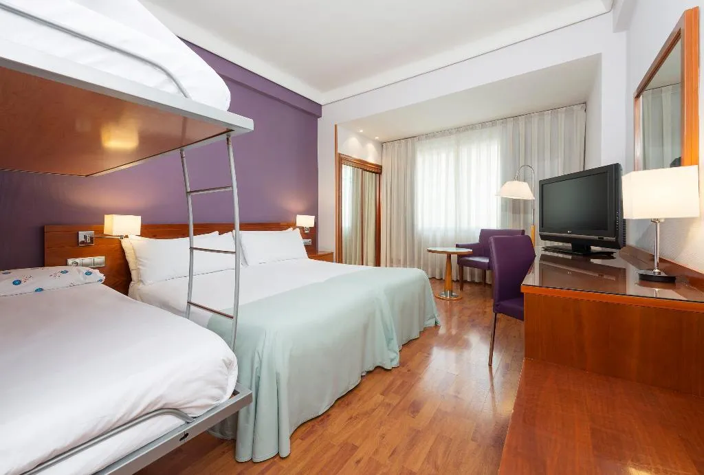 FAMILY ROOM STANDARD Room, Hotel Madrid Centro Affiliated by Meliá, Madrid