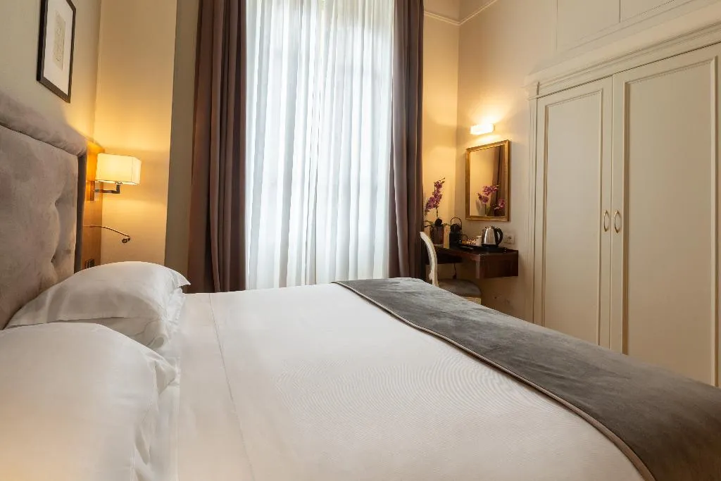 TRIPLE DELUXE Room, Embassy, Florence