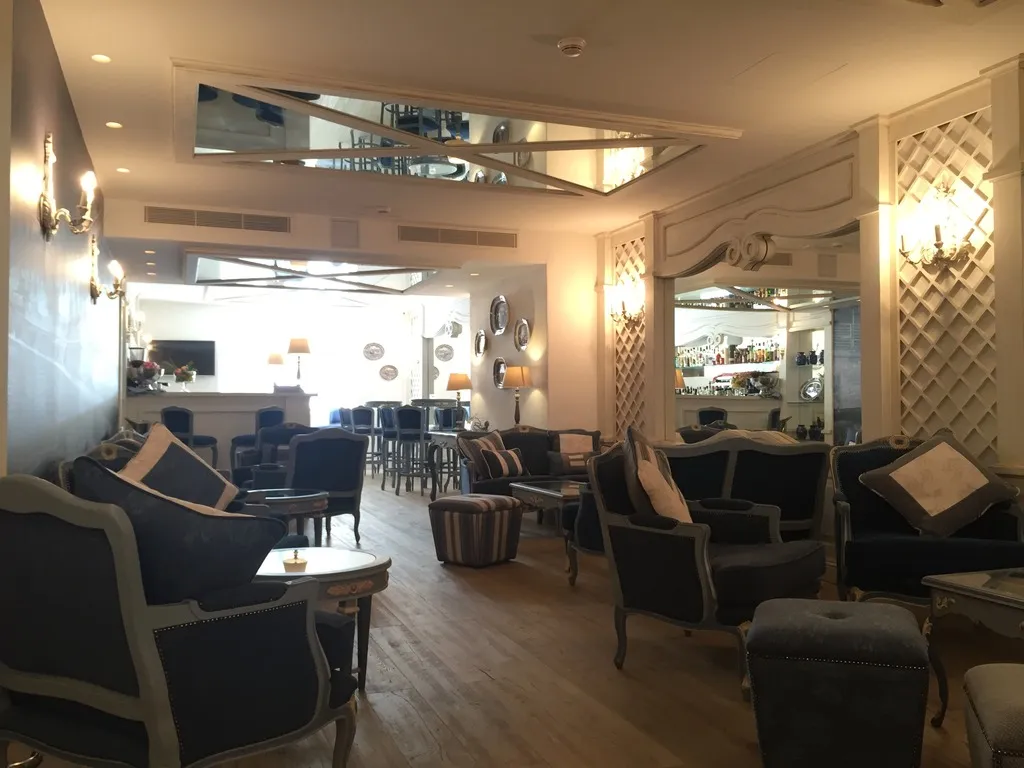 Bar, Osborne Hotel, Malta