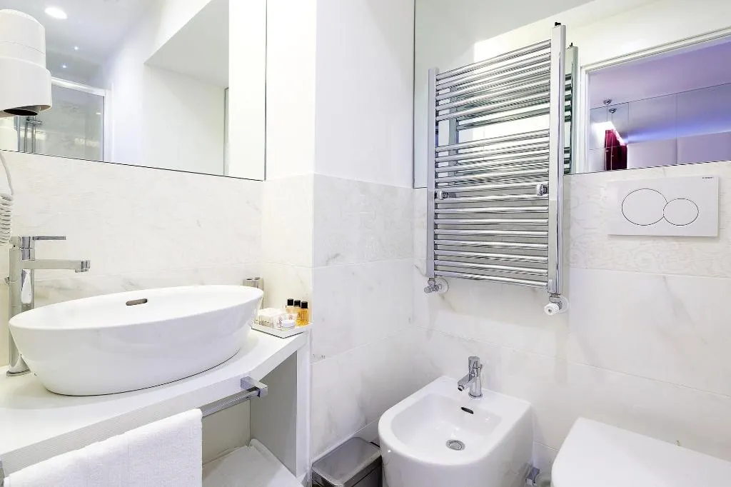 Room, Tullia And Prisca Relais Guest House, Naples