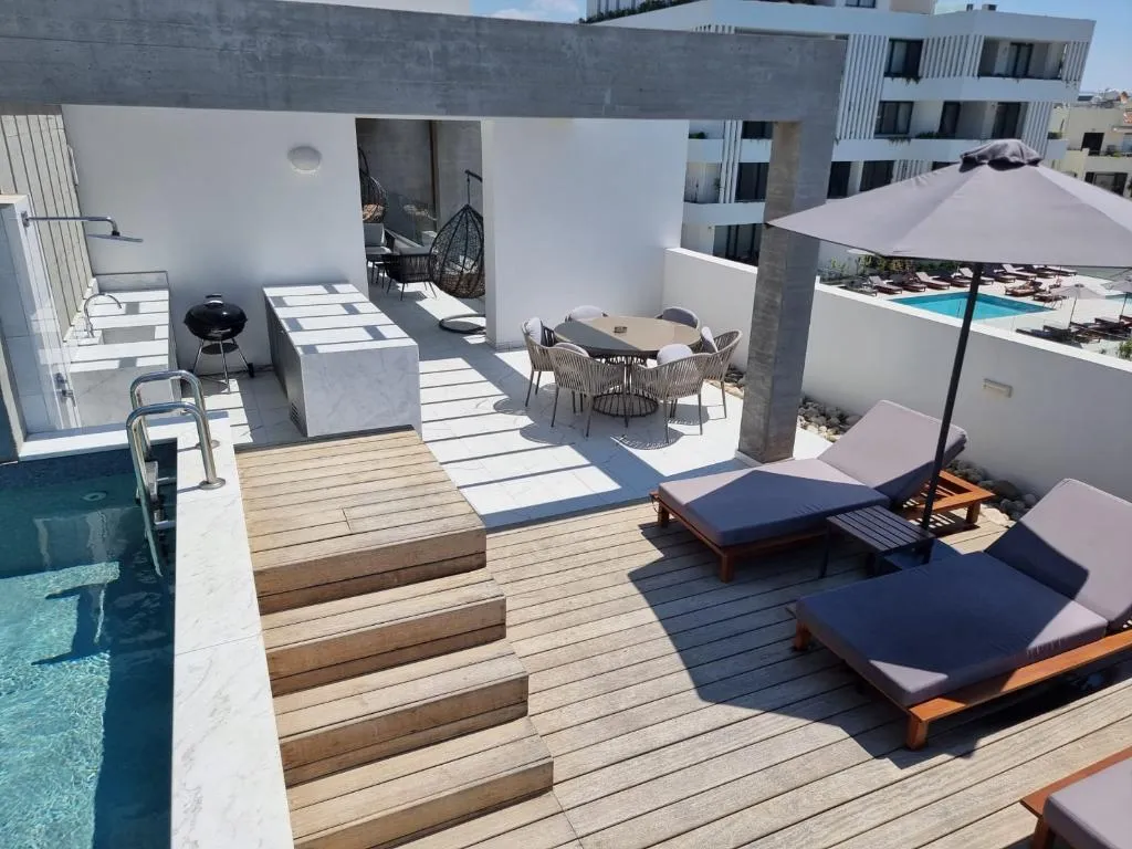 APARTMENT WITH PRIVATE POOL Room, Downtown Park, Cyprus
