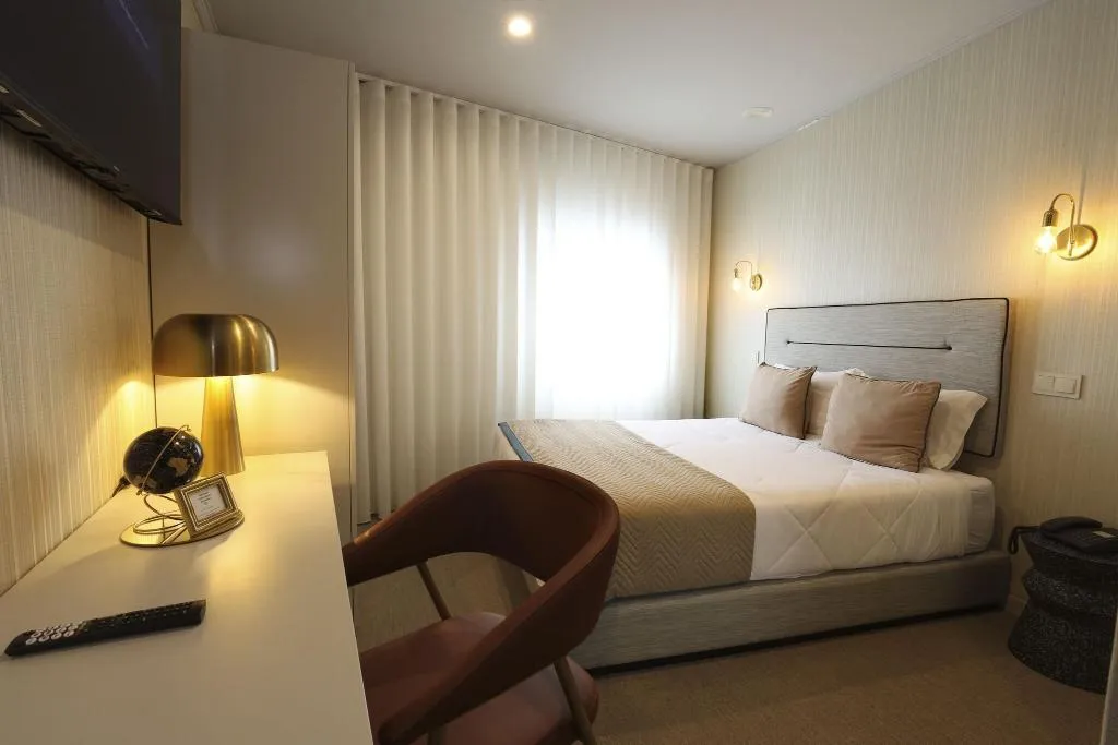 Double or Twin WITH DOUBLE BED Room, America, Porto