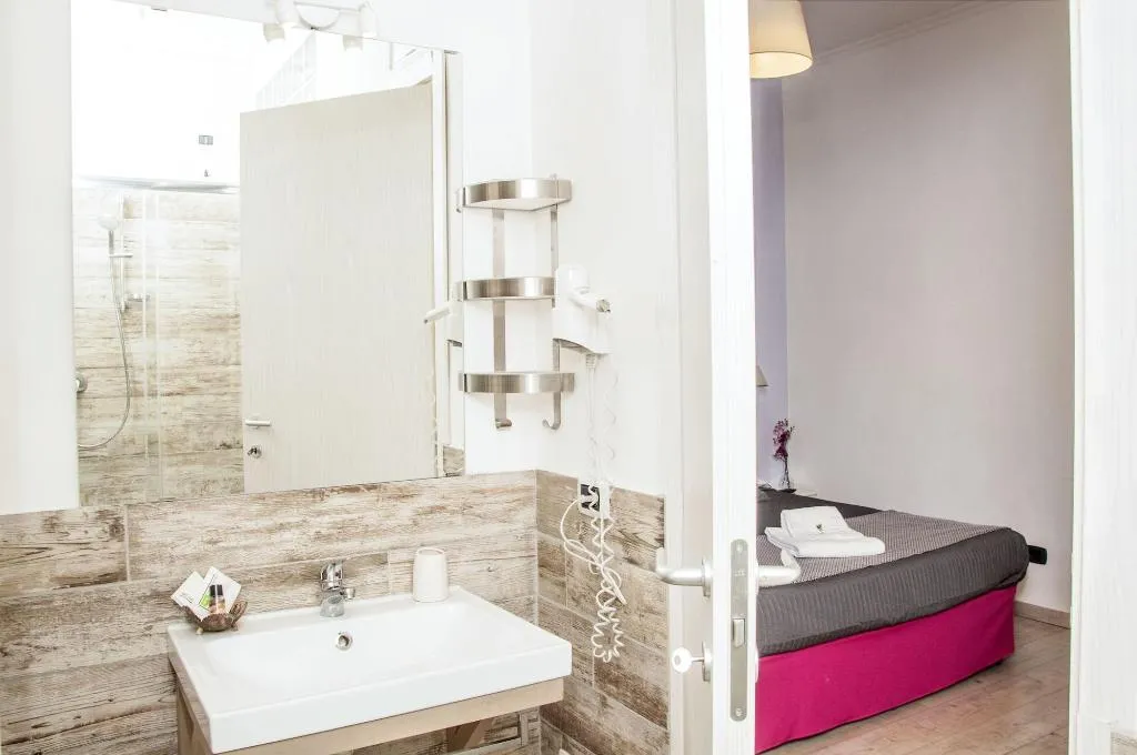 Room, B B Just Rome, Naples