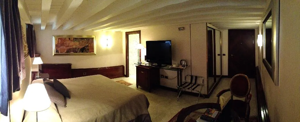 DOUBLE SINGLE USE ECONOMY Room, Liassidi Palace, Venice