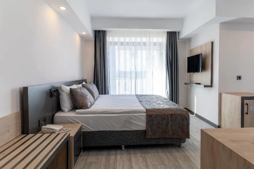 TRIPLE THREE BEDROOMS ONE BATHROOM Room, Irenic Hotel, Antalya