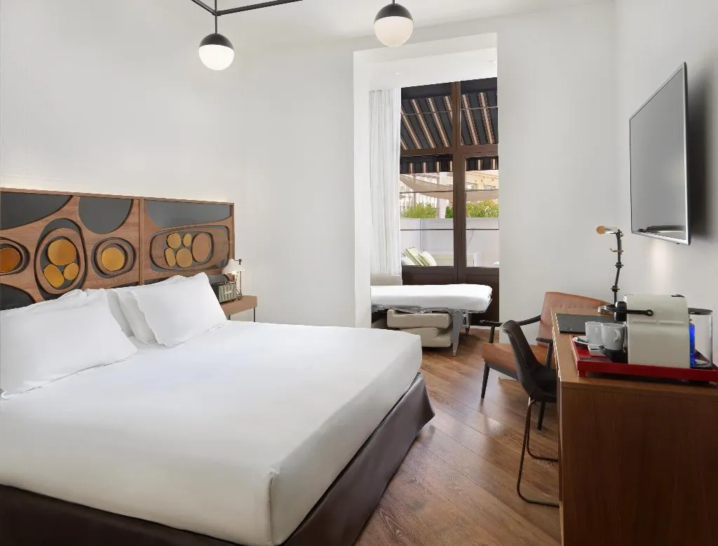 Double or Twin DELUXE ONE BED Room, H10 Metropolitan, Barcelona