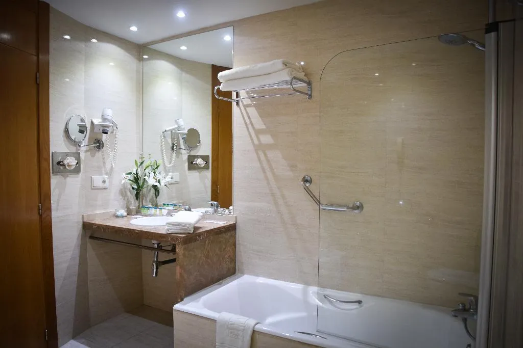 DOUBLE KING SIZE BED Room, Senator Parque Central Hotel, Valencia