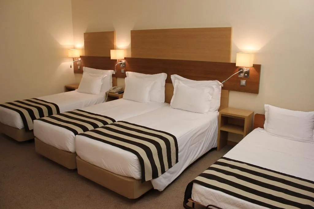 TWIN CAPACITY 4 Room, Hotel Principe Lisboa, Lisbon