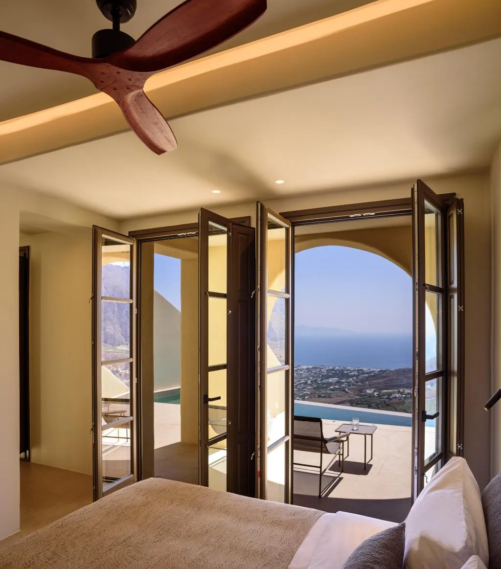SUITE SUPERIOR WITH PRIVATE POOL Room, Elessa Hotel, Santorini