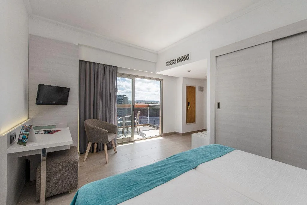 Room, Obelisco, Majorca