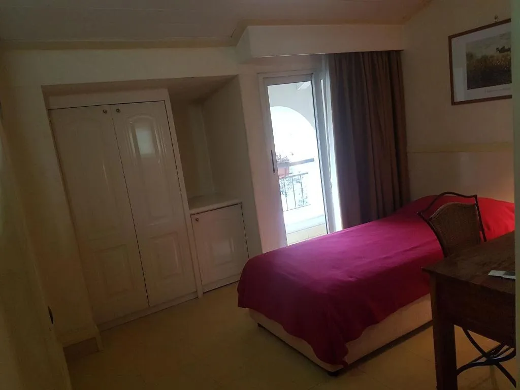 Room, Hotel Mediterraneo, Naples