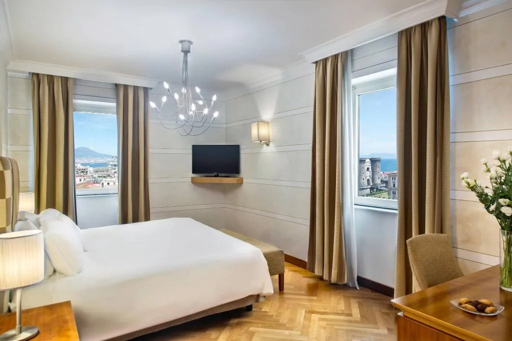 Room, Renaissance Naples Mediterraneo, Naples