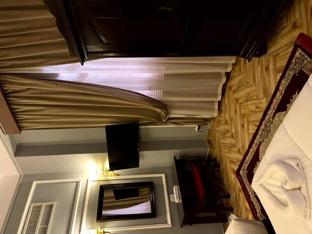 SINGLE DELUXE Room, Cosmopolitan Cairo Hotel, Cairo