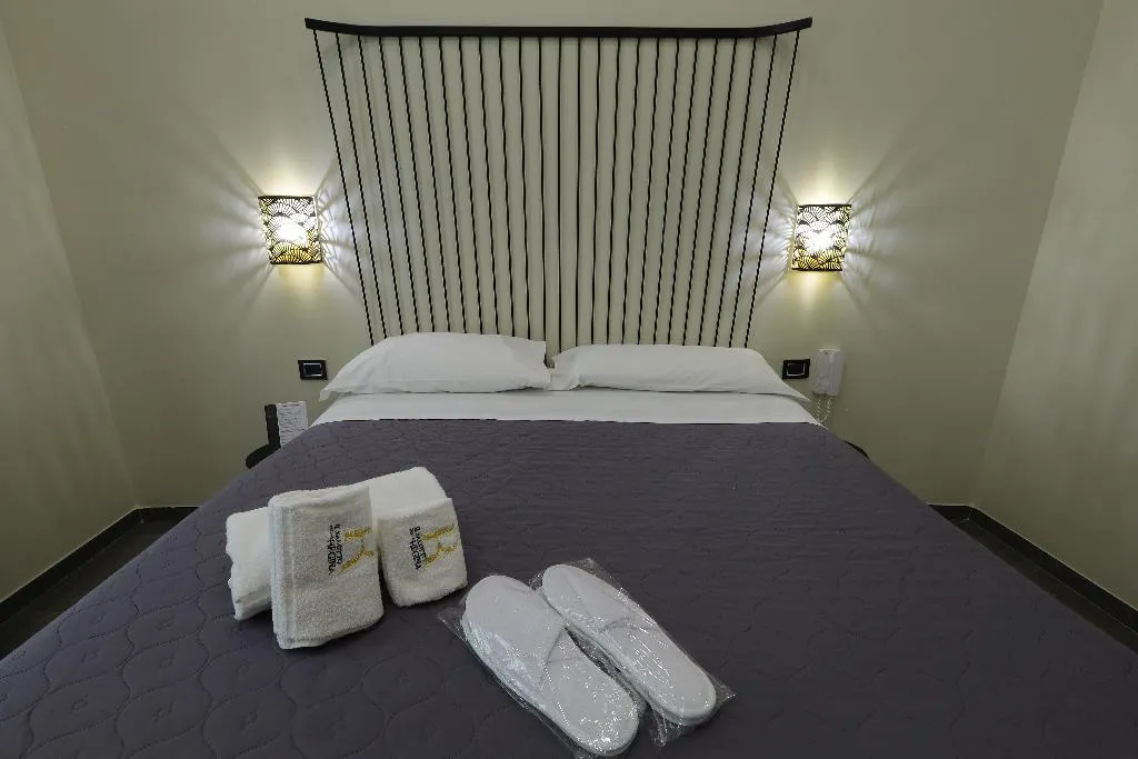 DOUBLE WITH BALCONY Room, Il salotto della regina, Naples
