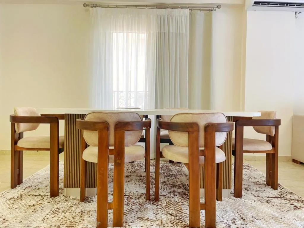 FAMILY ROOM DELUXE ONE BED Room, Settle Inn South 90 Apartments, Cairo