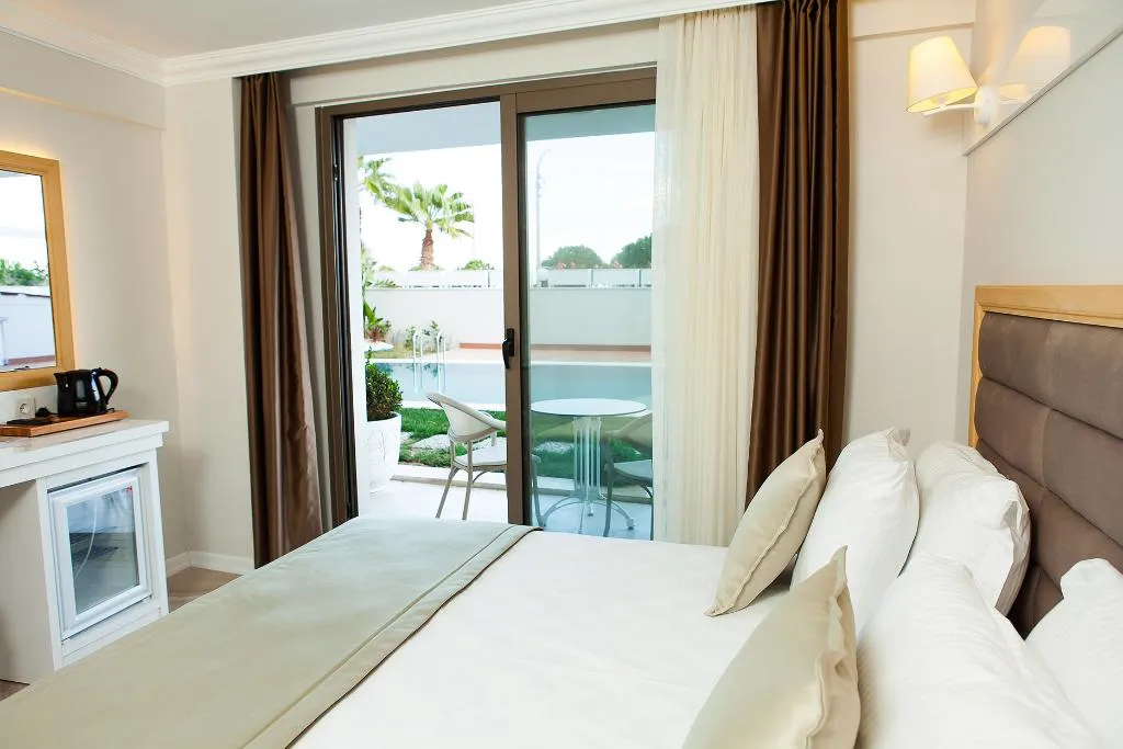 DOUBLE DELUXE POOL VIEW Room, As Hotel Cesme, Izmir
