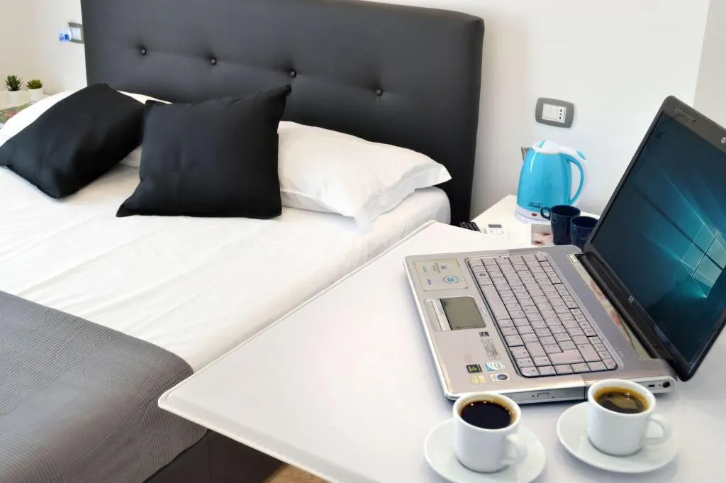 Room, B&B Central Station Napoli, Naples