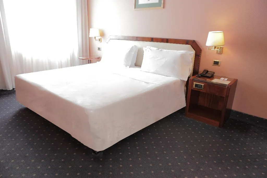 DOUBLE STANDARD Room, Bristol Hotel, Milan