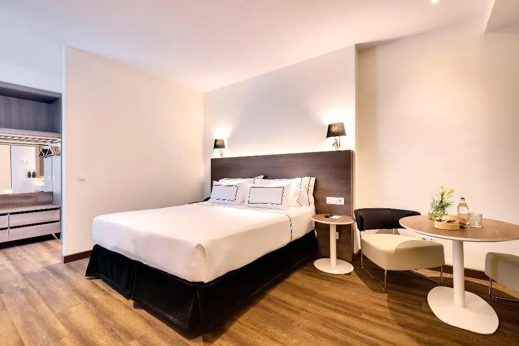 Room CONNECTING ROOM Room, Melia Madrid Serrano, Madrid