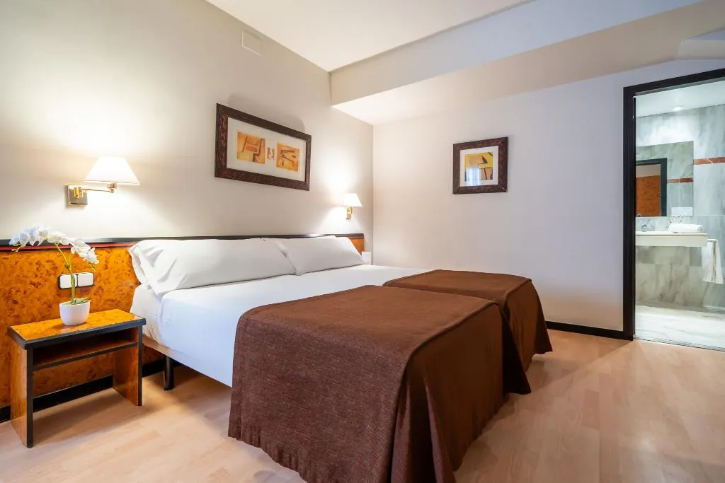 DOUBLE CAPACITY 3 Room, Glories, Barcelona