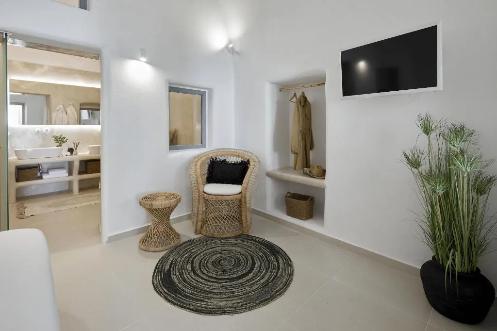 Room, You And Me Suites, Santorini