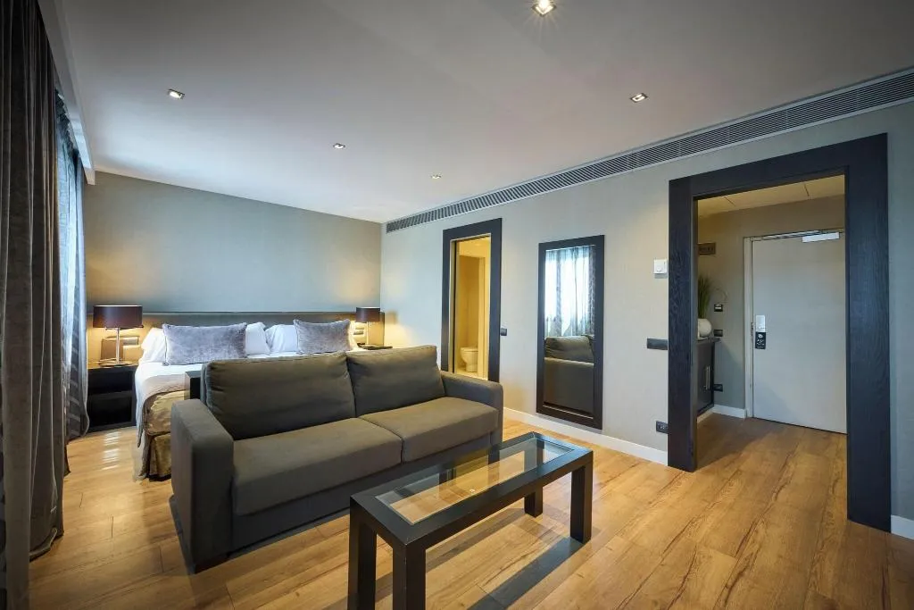 JUNIOR SUITE TWO DOUBLE BEDS Room, Catalonia Ramblas, Barcelona