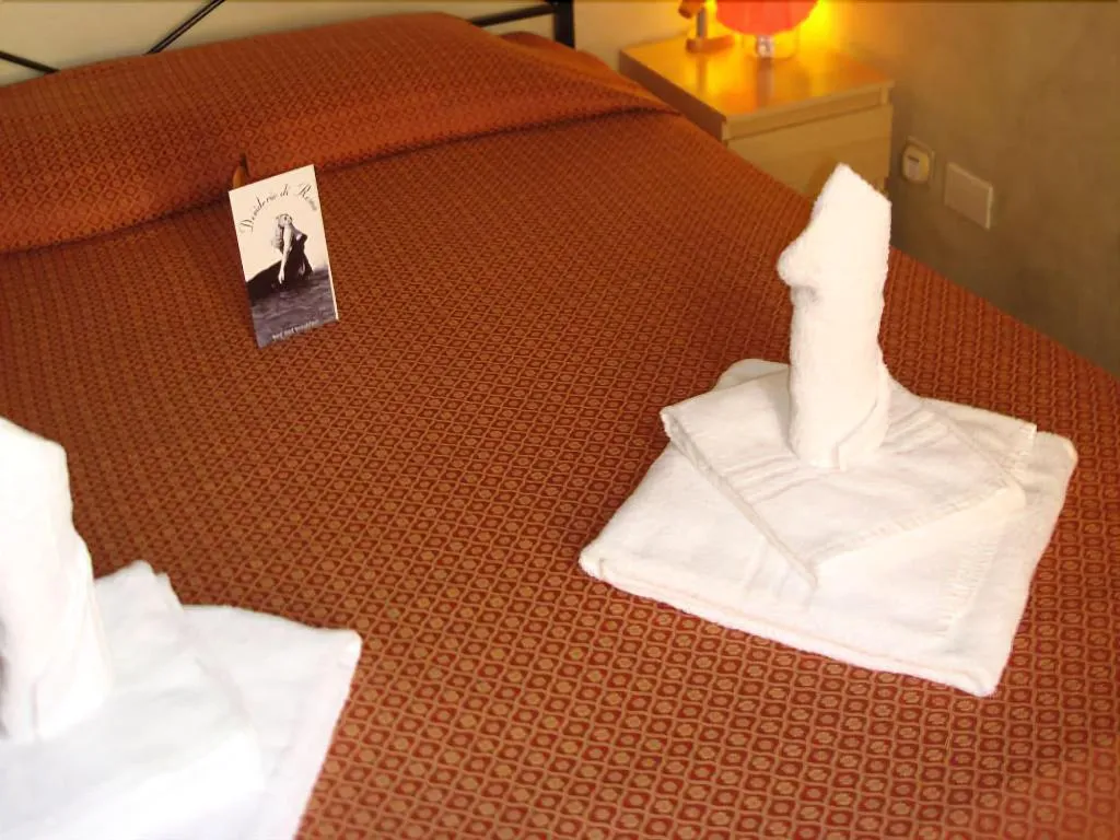 Room, B&B Desiderio di Roma, Naples