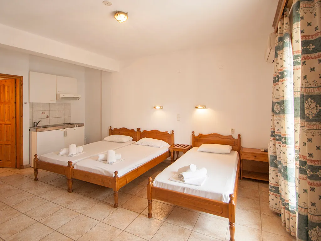 TRIPLE STANDARD Room, Pension Laura, Skiathos