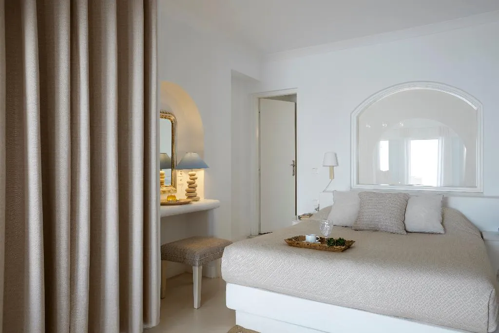 JUNIOR SUITE STANDARD Room, Andromeda Villas, Santorini