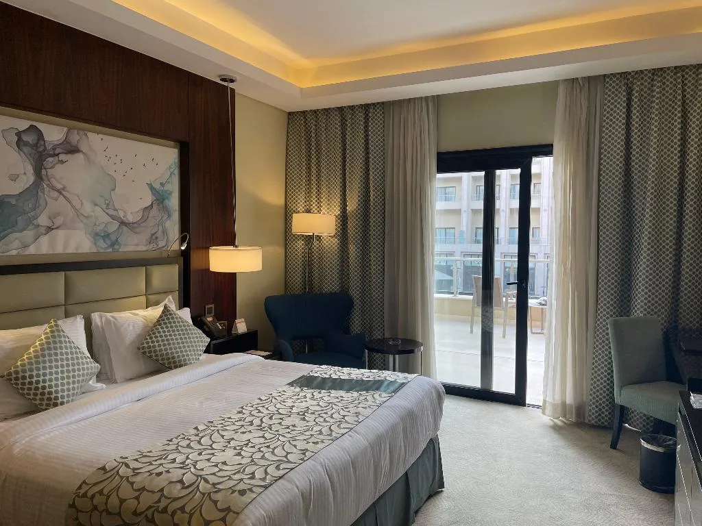 DOUBLE DELUXE POOL VIEW Room, Triumph Luxury Hotel, Cairo