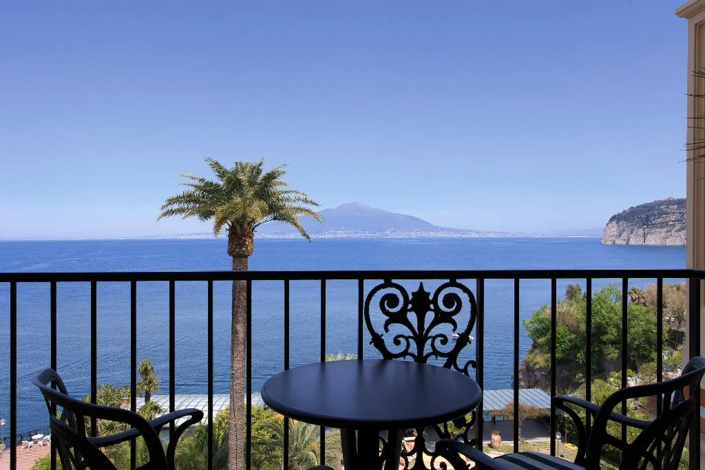 Double or Twin SEA VIEW Room, Grand Hotel Royal, Naples