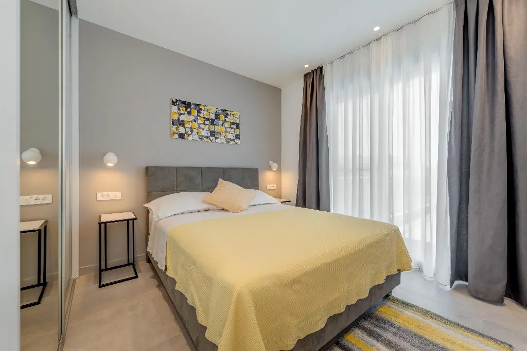 VILLA FOUR BEDROOMS Room, Villa Luna Podstrana, Split
